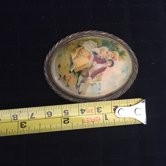 Vintage Colonial Couple Brooch - Picture 2 of 4